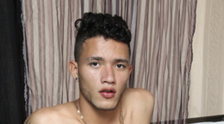 Eviel Laredo in EVIEL LAREDO, MATADOR CHE & CHINO