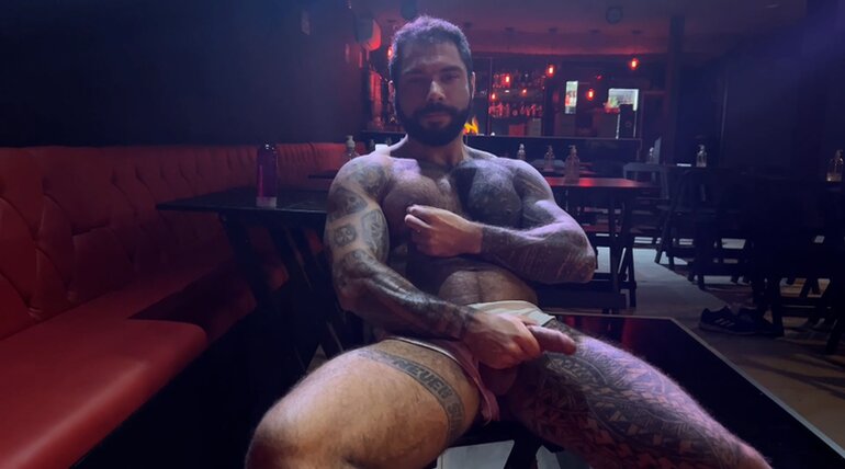 Leo Oak in Bebecito, Daniel Toro & Leo Oak
