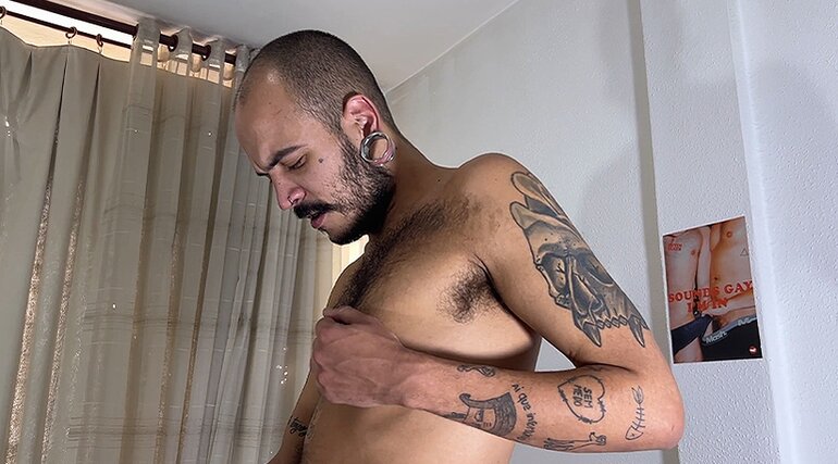 Mika in Mika, Pinky & Sadam