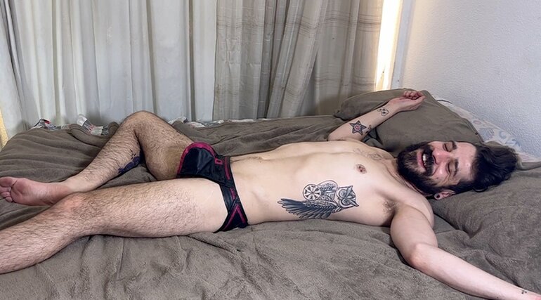 Pinky in Mika, Pinky & Sadam