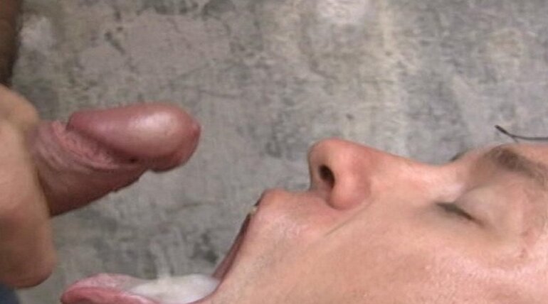 BLOWJOB AT THE BEACH - DAMON BLOWS RUSSELL in BEST OF DAMON DOGG - LEGENDARY COCKSUCKER