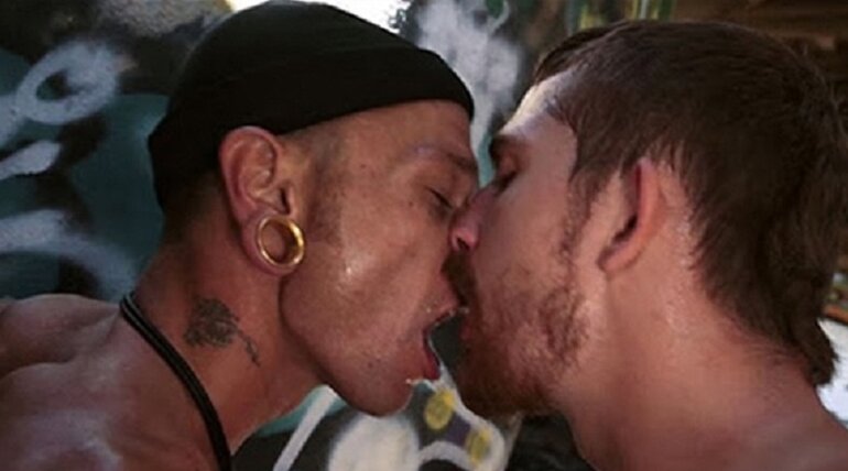 QUICK ROADSIDE FUCK in VIRAL LOADS